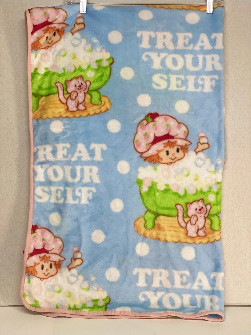 Strawberry Shortcake Plush Kids Blanket Blue Bubble Design Treat Yourself Cozy
